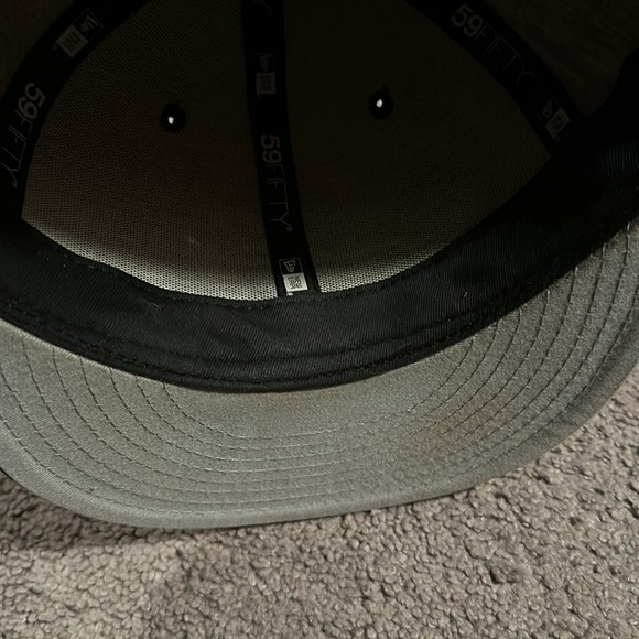 Seattle mariners grey / black / red new era hat - Picture 3 of 4